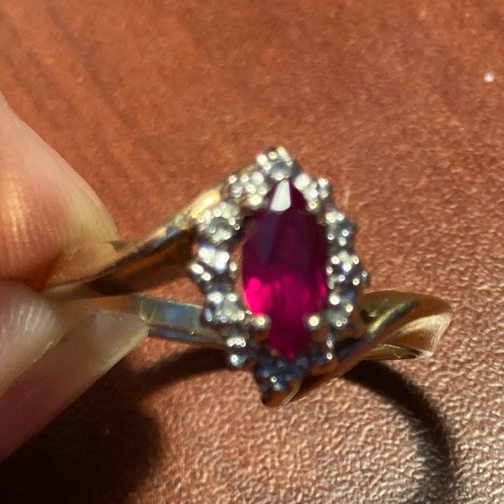 Antique 10k Yellow Gold Ruby & Diamond Ring - Picture 5 of 8